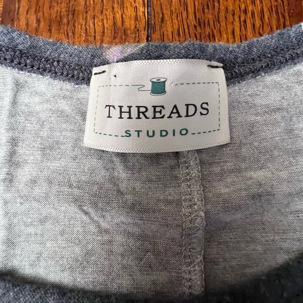 Threads Studio Gray Floral Super Soft Short Sleeve Shirt Womens Medium - Picture 5 of 8